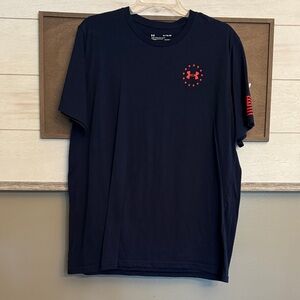 Under Armour HeatGear Loose Men's Dark Blue Tee with Red Logo tee